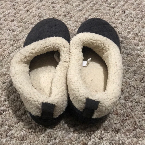 Slippers - Picture 2 of 3